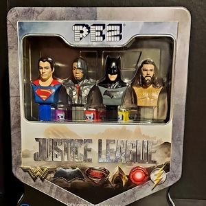JUSTICE LEAGUE DC SUPER HEROS COLLECTORS SET